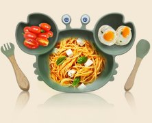 宝宝餐盘一体式母婴儿童硅胶吸管碗分格盘学吃饭训练勺餐具套装